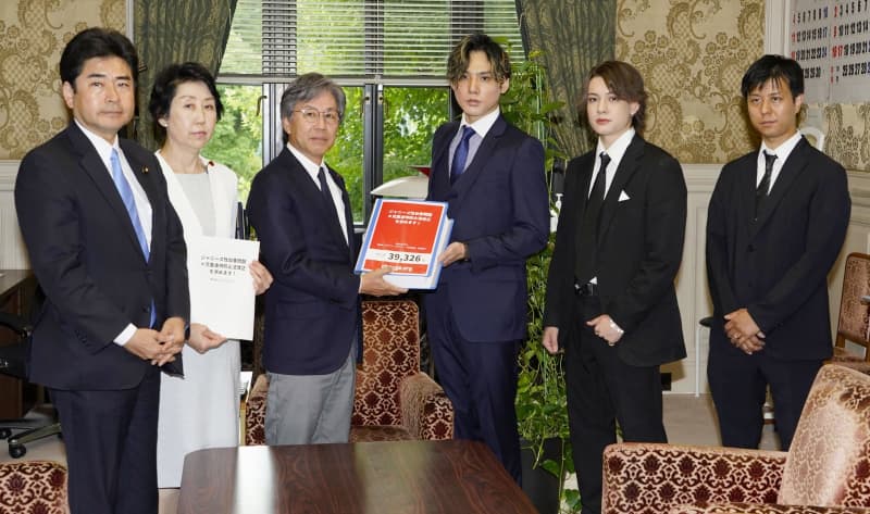 【ジャニーズ】性被害はジャニーズ以外にも!一般男性に俳優…被害者まとめ